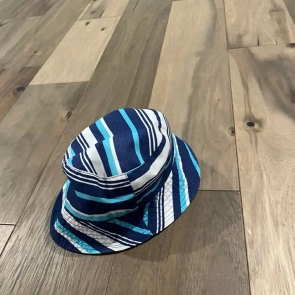Carter’s sun hat size 2T - 5T